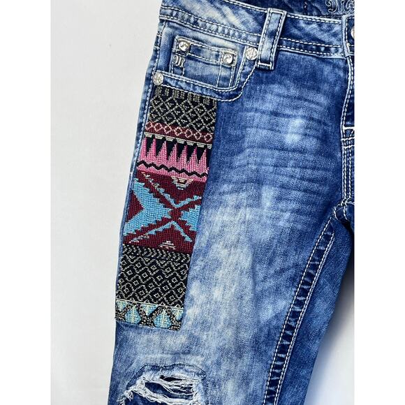 Miss Me Juniors Size 29 Blue Signature Cuffed Capri Distressed Embroidered Jeans - Picture 11 of 12